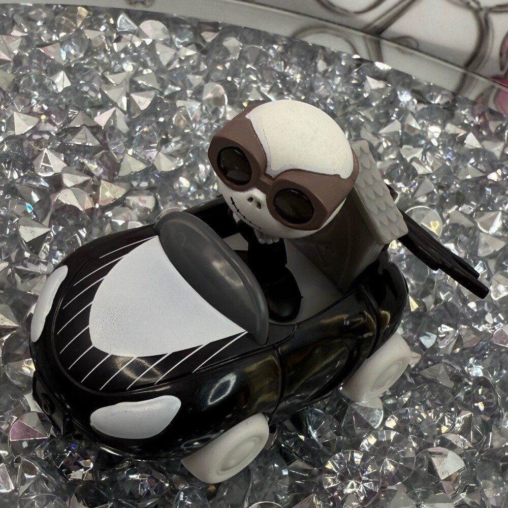 Disney nightmare before Christmas doorables Black & White Skull Driver Toy Car - Picture 1 of 7